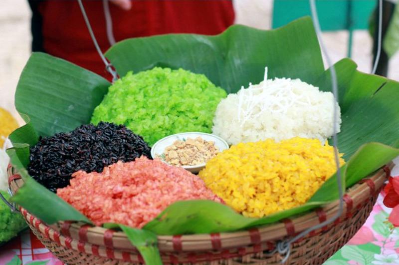 Mẹ sinh mổ thì chưa nên ăn đồ nếp nhé.