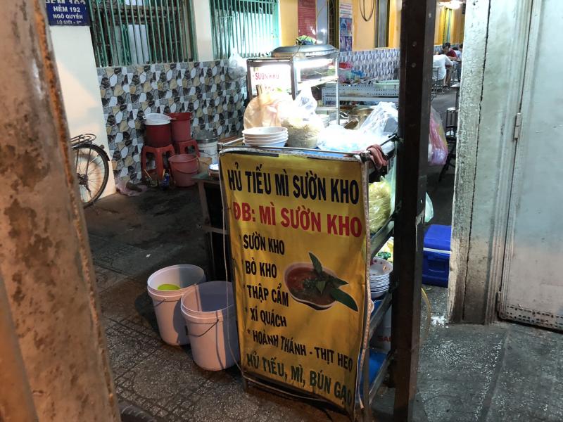 Hủ Tiếu Mì Sườn Kho Ngô Quyền