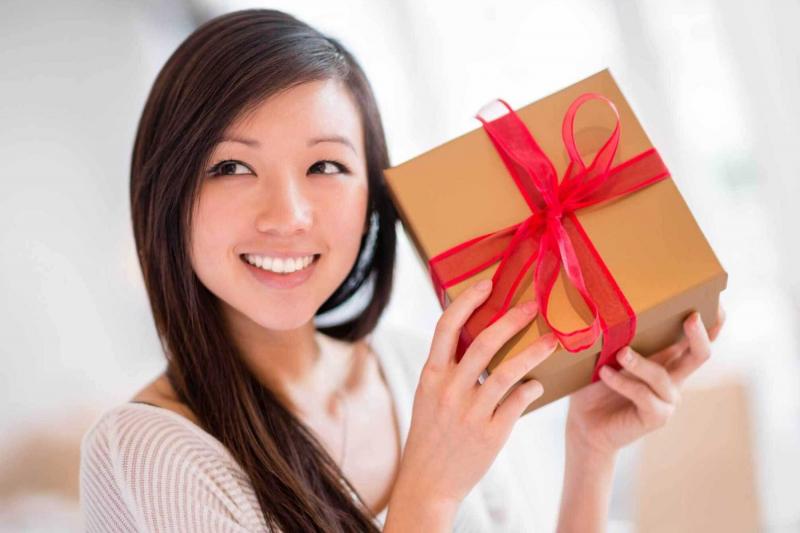 Luôn tạo niềm vui cho nàng bằng những món quà