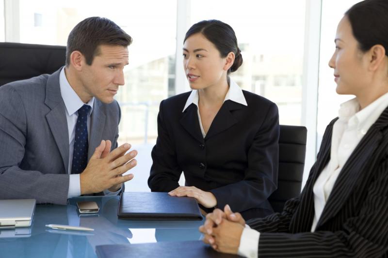 Một quy tắc ngầm trong xin việc mà ai cũng hiểu, đó chính là: mối quan hệ và tiền tệ