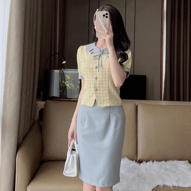 Set váy công sở kẻ caro cổ sơ mi đính hoa rời mix chân váy bút chì chất liệu kate nhật cao cấp hiện đại Evalover