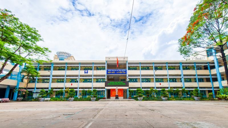Trường THPT Trần Phú